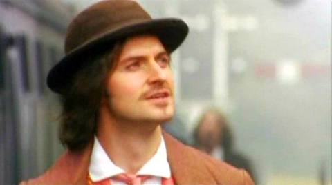 Richard Armitage in a Johnny Depp hat