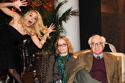 Amber Heard photobombs